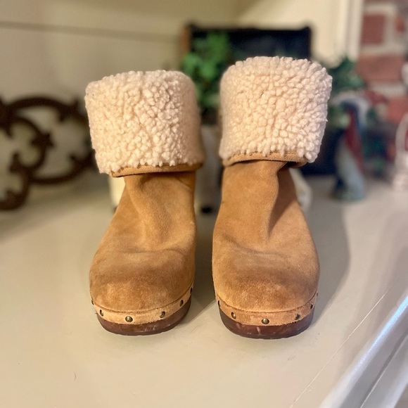 UGG Lynnea Stud Shearling Lined Clog Tan Leather Heel Ankle Boots Size 6 Boho - Picture 2 of 16